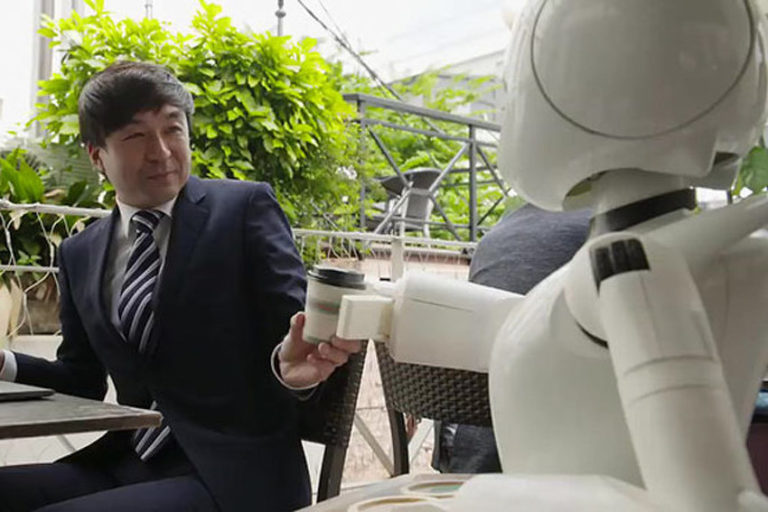 Japanci žele otvoriti kafić u kojem vas poslužuju roboti kojima upravljaju nepokretne osobe