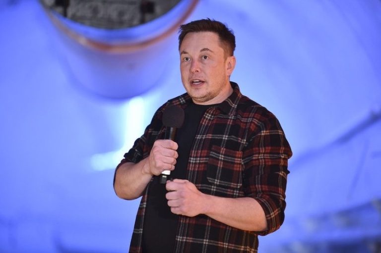 Radoholičar Elon Musk radi 120 sati sedmično, po satu zaradi 900.000 dolara