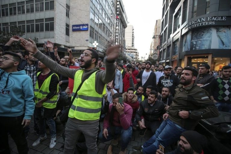 Više od 43 hiljade ljudi u Francuskoj ostalo bez posla zbog protesta “žutih prsluka”