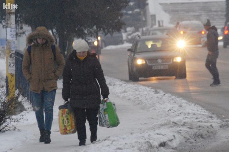 Pravilno se zaštitite: Hladno vrijeme opasno za radnike na otvorenom i hronične bolesnike