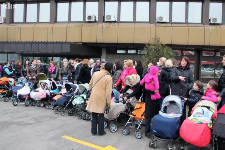 Kada će porodilje u FBiH imati iste naknade: Godine prolaze, majkama samo obećanja