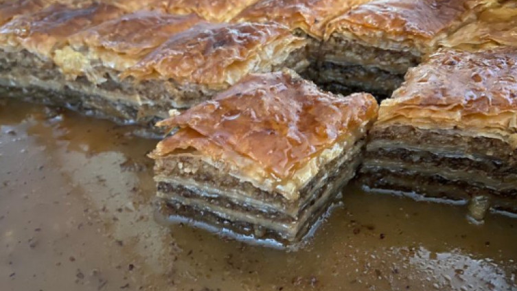 Britanski ambasador čestitao Bajram s jadranske obale: Bilo kuda, baklava svuda