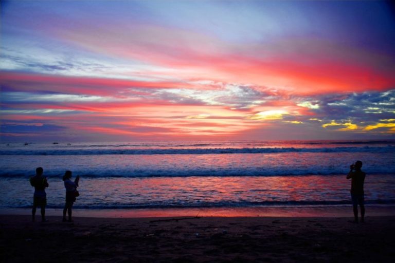 Dječak se posvađao s majkom, ukrao kreditnu karticu i otišao na Bali