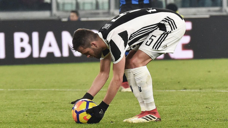 Miralem Pjanić među najboljim izvođačima slobodnjaka na FIFA 19