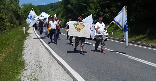 Demobilisani borci pred zgradom Vlade FBiH: Tražimo 326 KM mjesečno, nećemo pregovarati