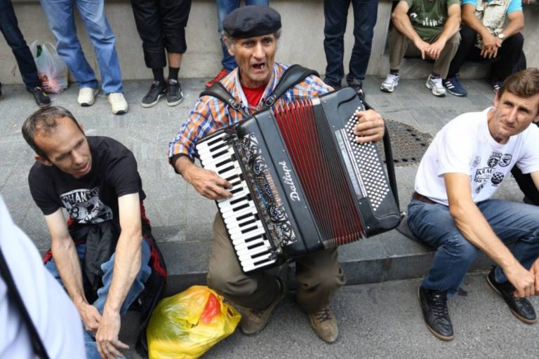 Tužna poruka s protesta boraca: Ja hoću da plačem, a oni igraju kolo