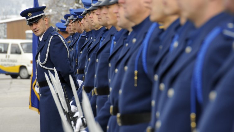 Brigadiri napuštaju vojsku zbog penzija od 2.182 KM