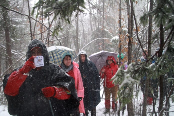 Na stotine ljubitelja prirode učestvovalo u pohodu na Čolan (FOTO)