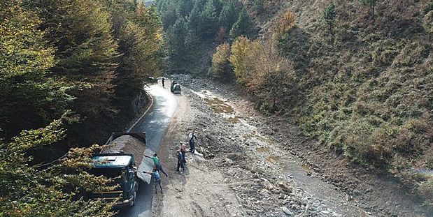 Završni radovi na asfaltiranju puta u naselju Živkovići