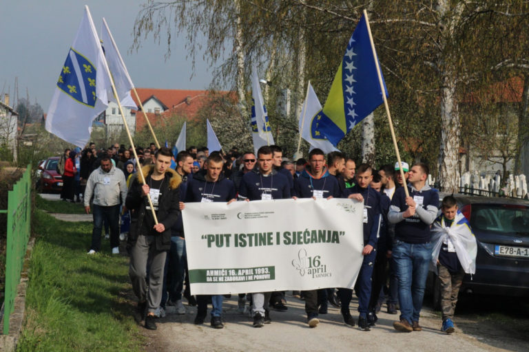 Pohodom “Put istine i sjećanja” počelo obilježavanje godišnjice masakra u Ahmićima