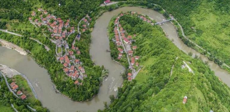 Prebivalište bosanskih kraljeva: Stari grad Vranduk snimljen iz zraka