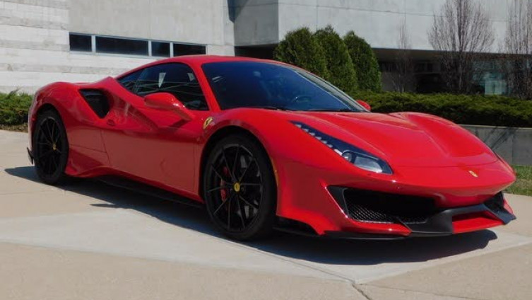 U jeku korona krize u BiH uvezen Ferrari od 600.000 KM