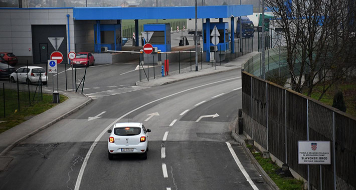 Četiri muškarca iz samoizolacije pokušali ući u BiH, čeka ih kazna od 1.000 do 2.000 eura