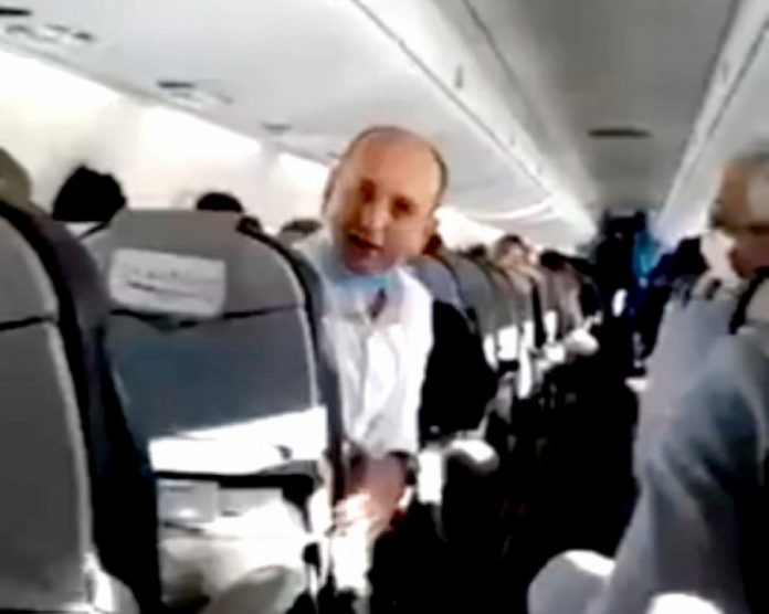 “AKO TI SMETA, TI IZAĐI”: Incident u avionu; Političar zamjerio rukometašima što pjevaju crnogorsku himnu, uslijedio je ponižavajući odgovor (VIDEO)