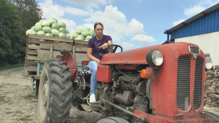 Odbacila diplomu Ekonomskog fakulteta i sjela za traktor: Selo je budućnost