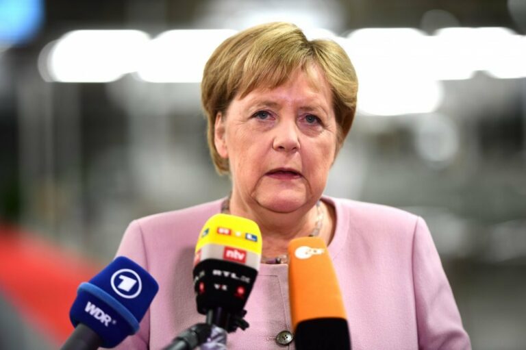 Merkel preporučila da ljudi iz regija s klasterima ostanu u tim područjima