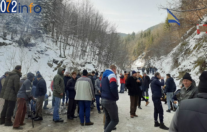 Uprkos niskim temperaturama mještani Željeznog Polja protestuju zbog sječe šume