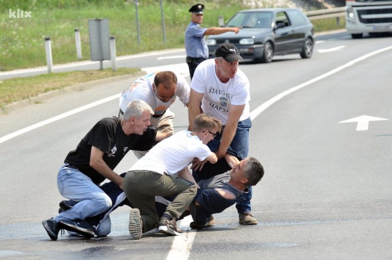 Borac se pokušao zapaliti na petlji Šićki Brod u Tuzli