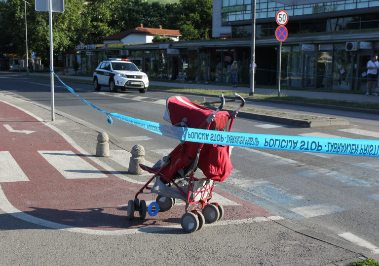 Drama u centru Zenice: Sudar Audija i Golfa, povrijeđena jednogodišnja beba (FOTO)