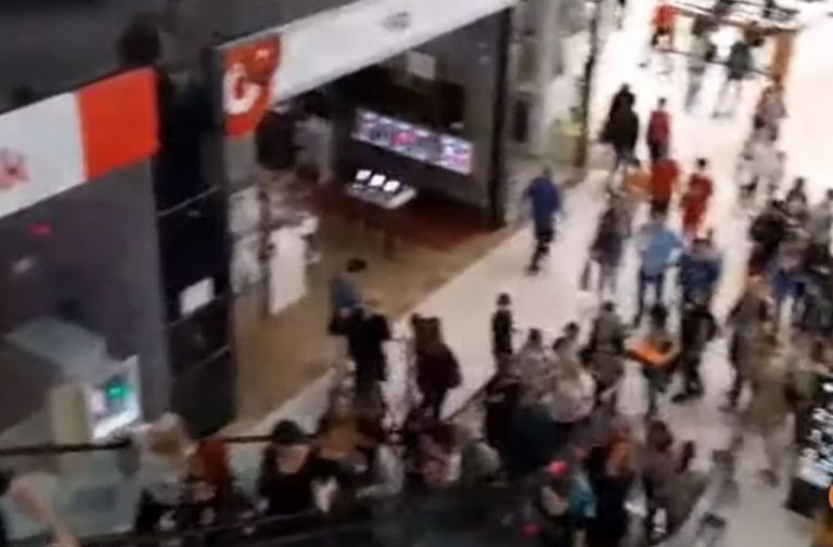 Panika u tržnom centru: Oglasio se alarm, ljudi trčali i bježali ka izlazu (VIDEO)