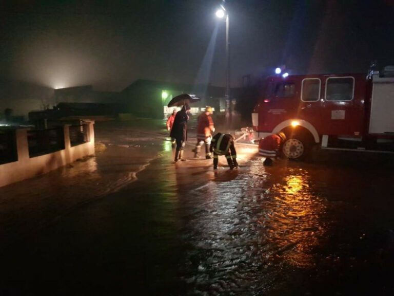 Poplave u BiH: Voda je počela ulaziti u podrume i kuće