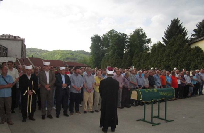 U Zavidovićima klanjana dženaza majci Safeta Sušića (FOTO)