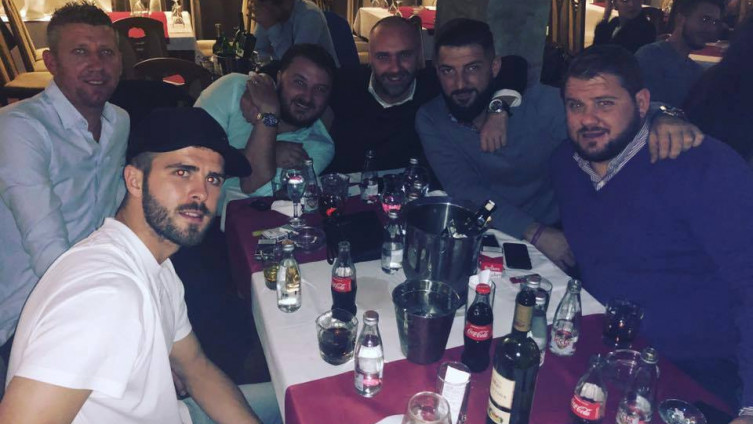 Miralem Pjanić pobjedu proslavio s pjevačem Arminom Bijedićem, kojem je poklonio svoj dres Juventusa