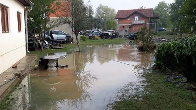 Počelo zbrajanje štete u Tešnju nakon poplava, oštećena putna infrastruktura