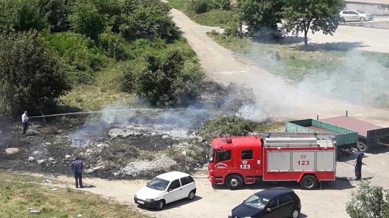 Zenica: Izbio manji požar, gorjela trava (FOTO)