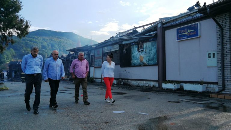 Premijer Galijašević obišao požarište u Žepču: Vlada ZDK će pomoći firmi ElchyTex da prevaziđe posljedice požara