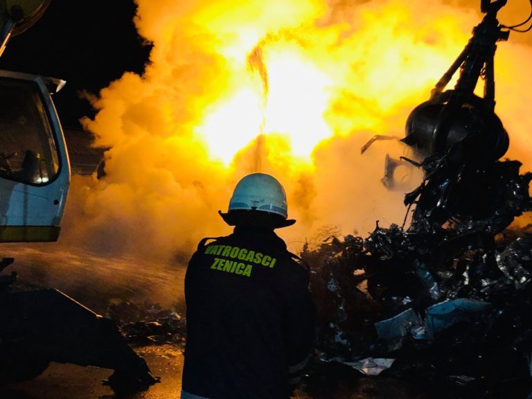 ZENICA Hrabre vatrogasce nisu pokolebale ni eksplozije (FOTO)