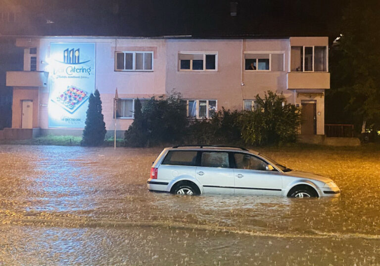 Nove poplave u Tuzli: Građani imali besanu noć (FOTO)