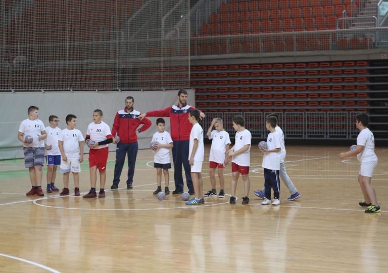 Prvi trening polazika Škole rukometa Čelik