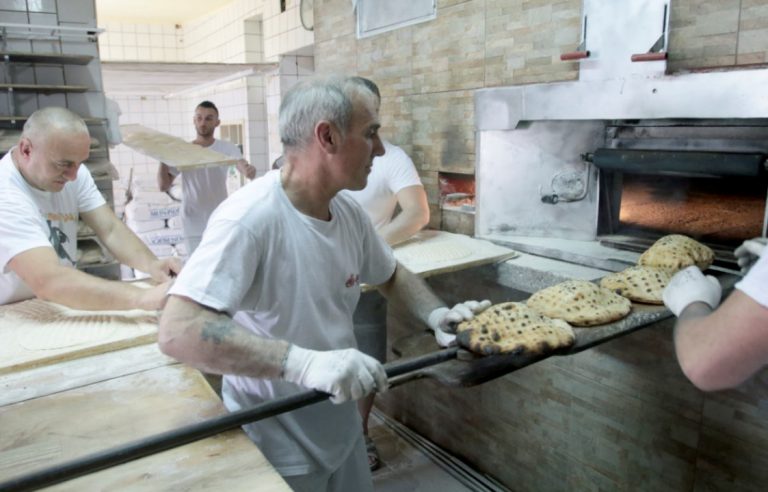 Miris somuna daje poseban osjećaj ramazanu, a pogledajte kako se prave