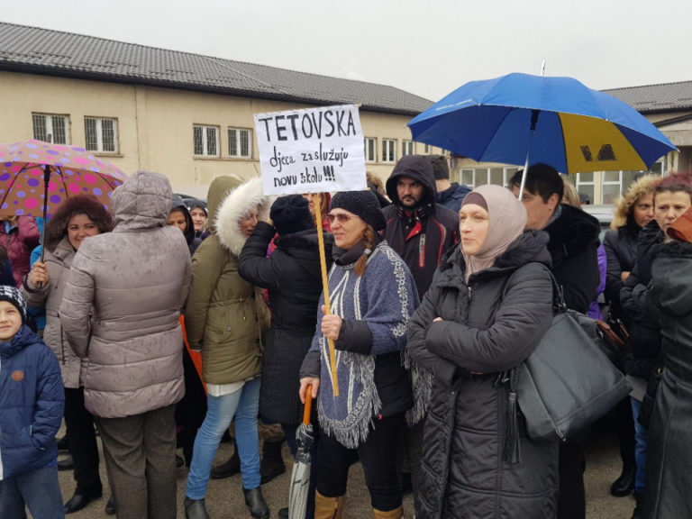 Protesti roditelja u Tetovu kod Zenice: Dosta nam je lažnih obećanja