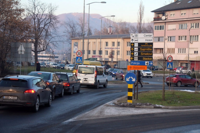 Vozačima u BiH bi mogla biti produžena registracija ako im je istekla sredinom marta