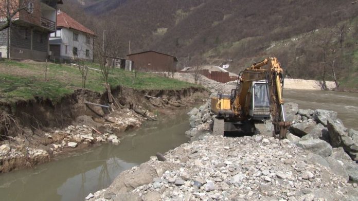 Rijeka Bosna zbog nedovršene brane HE Vranduk opasnost za kuće