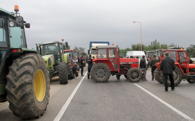 Poljoprivrednici u nikad težoj situaciji, najavljuju proteste i blokadu granica